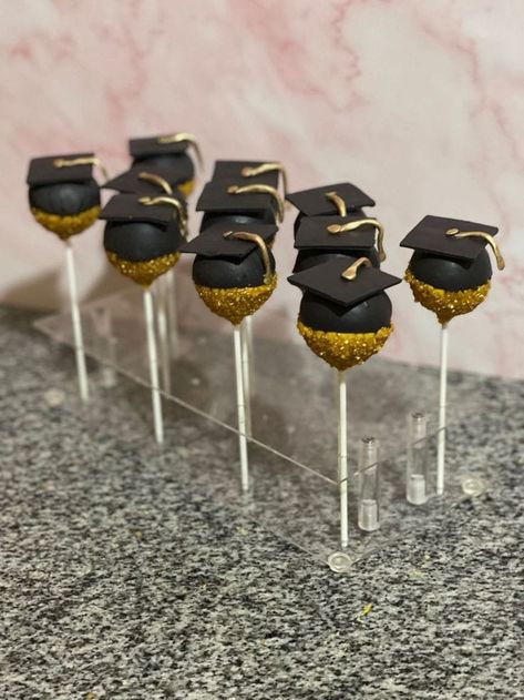 Chocolate For Graduation, Graduation Pastry Ideas, Cute Graduation Desserts, Graduation Cakepops Ideas, Graduation Theme Desserts, All Black Graduation Party, Cake Pop Graduation Ideas, Black Gold Graduation Party Ideas, Graduation Party Black And Gold