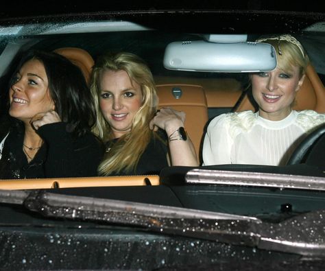 Paris Hilton Says Lindsay Lohan Crashed Her Holy Trinity Girls Night Out+#refinery29 2000s Pop Culture, 2000s Icons, 2000s Pop, Gossip Girls, Ali Larter, Iconic Moments, Picture Inspiration, Idris Elba, Paparazzi Photos