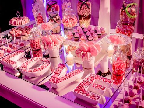 Valentine Sweet 16 Party Ideas, Pink Candy Table Ideas, Sweet 16 Sweets Table, Sweet 16 Food Table, Sweets For Wedding, Pink Party Aesthetic, Pink Candy Table, Candy Table Ideas, Sweet 16 Candy Bar