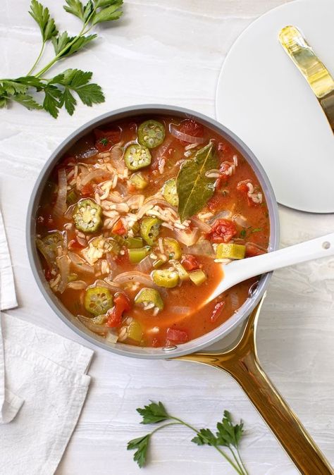 A true Southern classic, you can think of this thick, hearty okra rice soup recipe as a vegan cousin to Creole gumbo. Art Focaccia, Southern Okra, Okra Rice, Basmati Rice Pilaf, Tomato Rice Soup, Okra Soup Recipe, Okra Soup, African Peanut Stew, Okra Stew