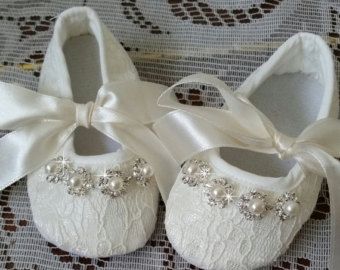 Ivory / off white lace baby shoesnewborn ivory christening White Baby Shoes, Birthday Shoes, Christening Shoes, Cake Girl, Baptism Ideas, Flower Girl Shoes, Lace Booties