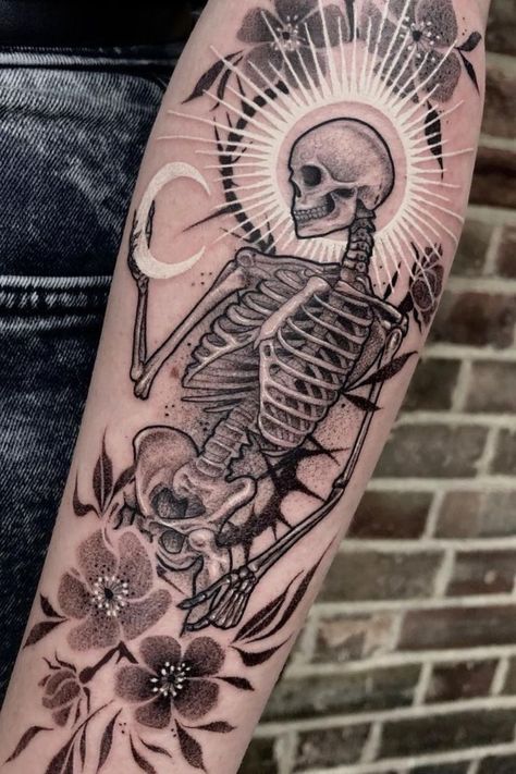 Tattoo For Artistic People, Antique Tattoo, Moon Skull, Tattoos 2024, 42 Tattoo, Feminine Skull Tattoos, Skeleton Tattoos, Inspiration Tattoos, Gothic Tattoo