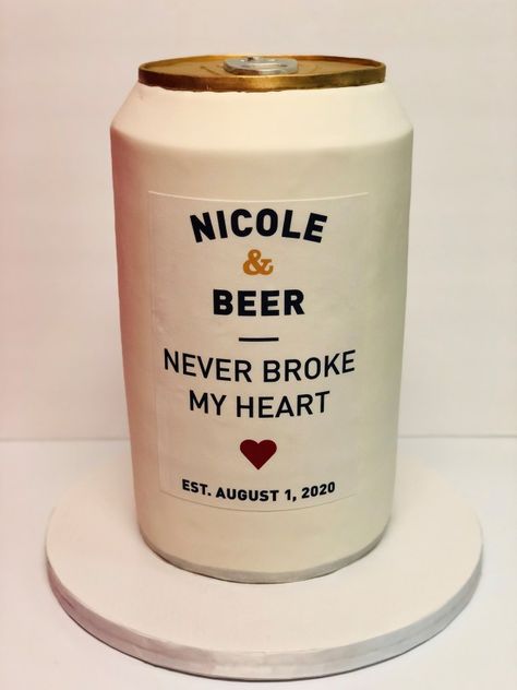 Luke Combs' Wedding Cake Is Inspired By His Favorite Beer Brand And His Hit Song -- See Photos – Music Mayhem Magazine Southern Florida, Lite Beer, Luke Combs, Beer Brands, Beautiful Wedding Photos, Future Wedding Plans, Marrying My Best Friend, Decorated Cakes, Custom Bottles