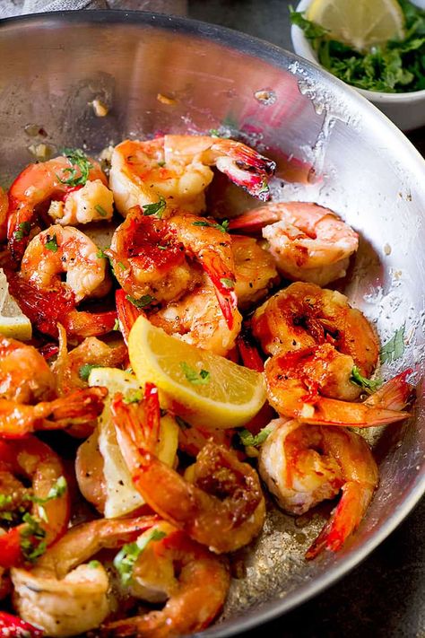 STICKY BUTTERY HONEY GARLIC SHRIMP - Chefjar Crab Meat Salad Recipe, Buttery Garlic Shrimp, Crab Meat Salad, Asain Food, Honey Garlic Shrimp, Baked Fish Fillet, Squid Recipes, Garlic Prawns, Honey And Soy Sauce