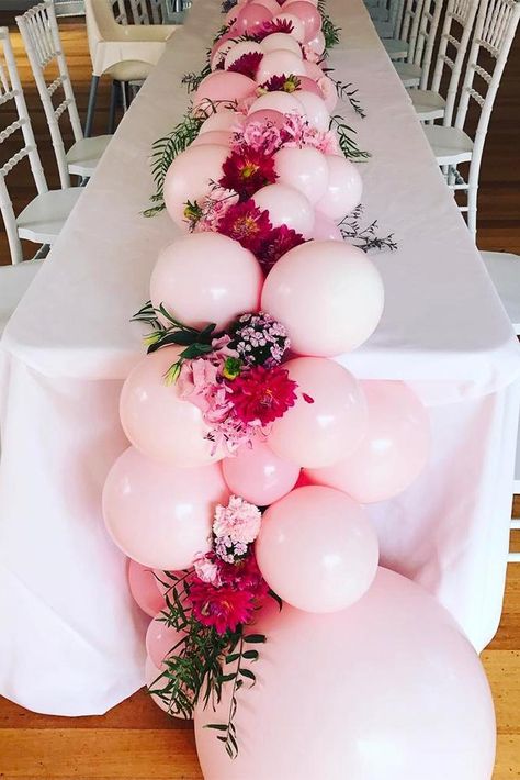 Long White Table, Balloons And Flowers, Wedding Balloon Decorations, Diy Balloon Decorations, Birthday Balloon Decorations, Balloon Centerpieces, Wedding Forward, Aisle Decor, Balloon Design