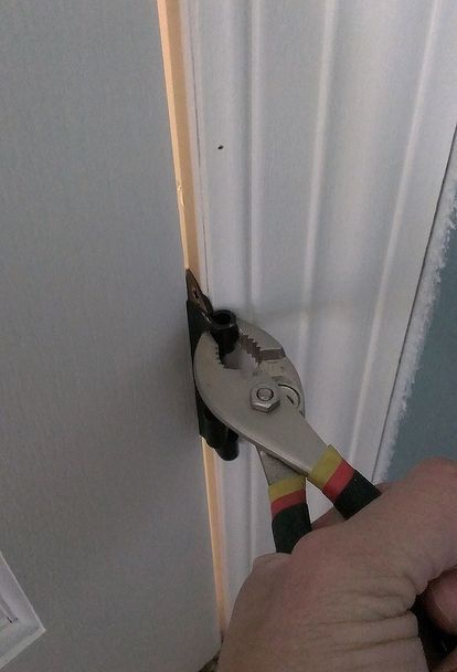 how to fix a door that sticks, doors, home maintenance repairs, how to, Use a pliers to align the knuckles on the door side hinge with the wall side hinge Sagging Door, Diy Candle Sticks, Cinder Block Walls, House Shifting, Home Improvement Ideas, Home Fix, Door Repair, Diy Home Repair, Old Door