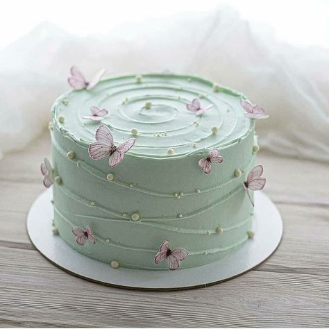 Fairy Butterfly Cake, Special Cake Design, Surreal Food, Cakes Without Fondant, Birthday Cake For Women Simple, Green Birthday Cakes, Butterfly Birthday Cakes, Wedding Cake Design, Green Wedding Cake