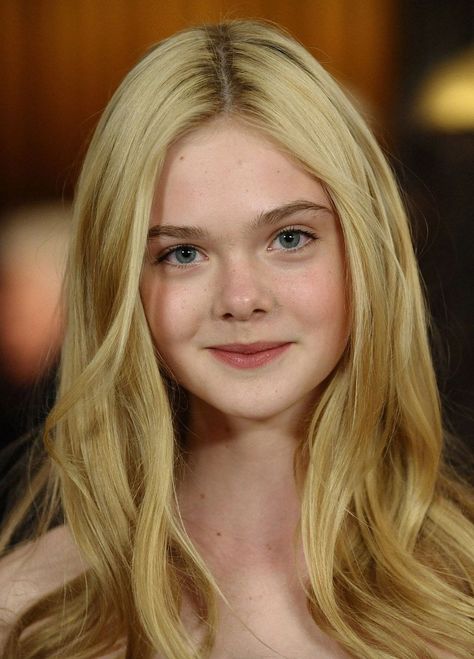 Elle Fanning Elle Fanning Portrait, Elle Fanning Face Claim, Ella Fanning Aurora, Elle Fanning Side Profile, Blonde Actresses In Their 20s, Young Elle Fanning, Aurora Elle Fanning, Elle Fanning Makeup, Elle Fanning Aurora