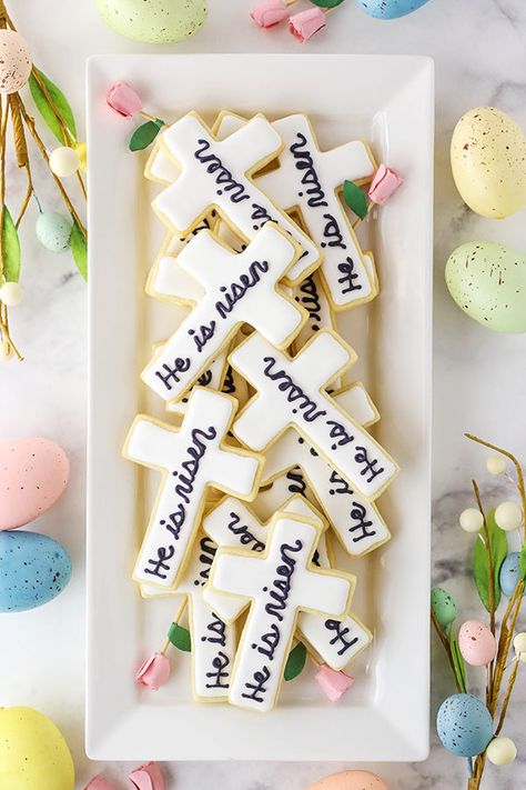 Easy Cut Out Cookies, Easy Easter Cookies, Easter Sugar Cookies Decorated, Royal Cookies, Easy Royal Icing Recipe, Easter Cookie Recipes, Cross Cookies, Easter Decor Ideas, Cutout Cookies