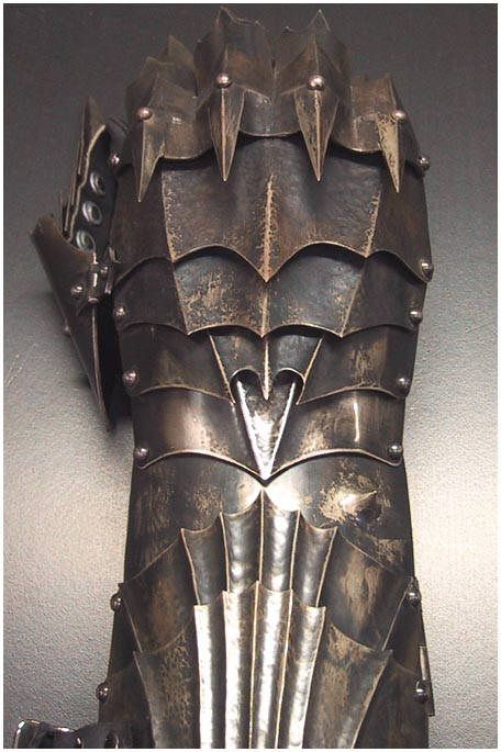 Witch King's Armor from Return of the King Escudo Viking, Costume Armour, Cosplay Armor, Samurai Tattoo, 다크 판타지, Knight Armor, Arm Armor, Medieval Armor, Fantasy Armor