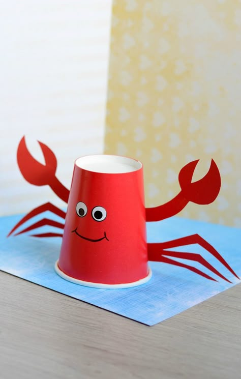 This little paper cup crab craft for kids is the perfect little crafty project to do during the summer break. Fun to make and fun to play with. Ocean Kids Crafts, Crab Craft, Summer Crafts For Toddlers, Crab Crafts, Paper Cup Crafts, Ocean Birthday Party, Dance Camp, Red Crab, Awkward Funny