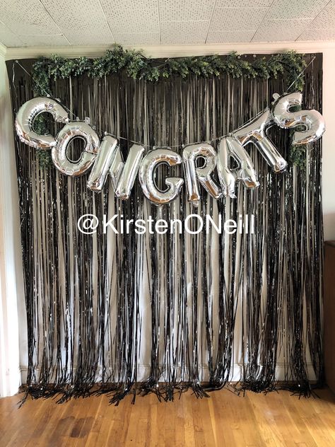 Photobooth Backdrop Graduation, Radiography Graduation Party, Photo Booth For Graduation Party, Grad Party Picture Backdrop Ideas, Graduation Party Picture Backdrop Ideas, Diy Grad Party Backdrop, Back Drop For Graduation, Photo Backdrop Ideas Graduation, Photo Wall For Graduation Party