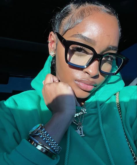 Black Fashion Glasses, Chunky Glasses Frames Black Women, Rimless Glasses Black Women, Black Glasses Black Women, Oversized Glasses Frames Black Women, Square Glasses Black Women, Eyeglasses Black Women, Black Women In Glasses, Chunky Black Glasses