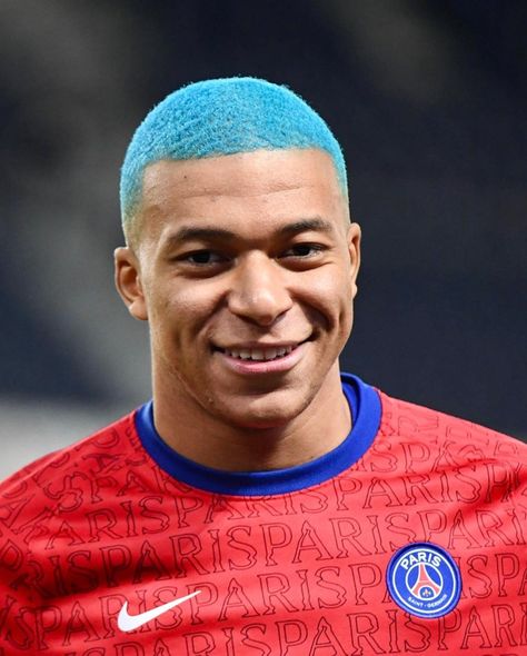 Mbappe Blue Hair, Mbappe Kylian, French Football Players, France National Team, Kylian Mbappe, Team Player, Paris Saint, Neymar Jr, Soccer Players