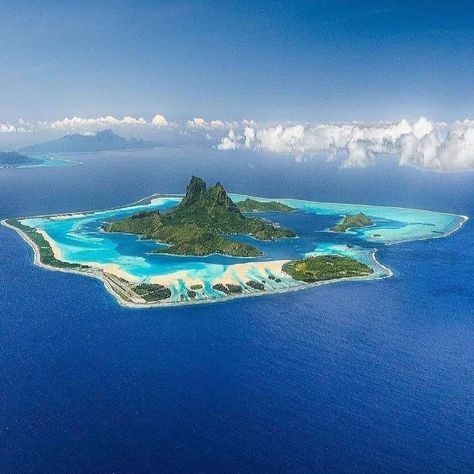 Juls 🍂 (@Hourlyjuls) / Twitter Bora Bora Island, South Pacific Islands, Adventure Vacation, Tropical Beaches, Destination Voyage, French Polynesia, South Pacific, Bora Bora, Travel Lover