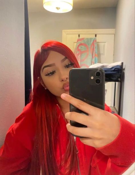 Red Hair Outfits, 2000s Theme, Cute Hairstyles For School, Red Hair Inspo, Hair Inspiration Long, Face Makeup Tips, Curly Hair Styles Easy, Girls With Red Hair, Hair Stylies