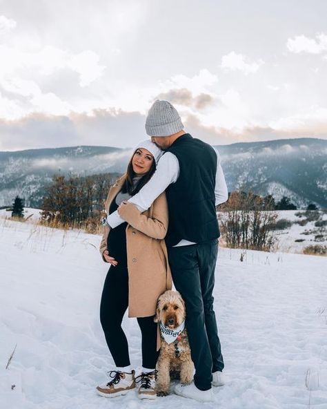 Colorado Photographer | Dana Martin on Instagram: "These casual winter vibes *chefs kiss* Photos for you, that feel like you ✨ • • • • • #nocophotographer #maternityphotography #maternityshoot #motherhood #family #photographer #lifestyle #lifestyleblogger #contentcreator #dogsofinstagram #coloradophotographer #womenownedbusiness" Pregnancy Photoshoot With Dog, Snow Maternity Pictures, Snow Maternity Photoshoot, Maternity Pictures With Dog, Winter Maternity Shoot, Kiss Photos, Maternity Winter, Winter Maternity Photos, Photographer Lifestyle