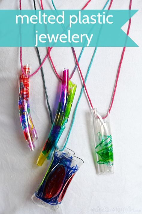 In the interest of experimenting, and celebrating the last day of the holidays, we decided to have a go at making melted bottle jewelery. Recycling Projects For Kids, Sharpie Colors, Diy Plastic Bottle, Sharpie Crafts, Melted Plastic, Cadeau Parents, Art And Craft Videos, Bottle Jewelry, Plastic Bottle Crafts