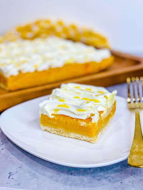 Hawaiian Dessert Recipes, Hawaiian Desserts, Whipped Cream Topping, Stabilized Whipped Cream, Hawaiian Bbq, Passion Fruit Juice, Hawaii Food, Pop Tart, Shortbread Crust