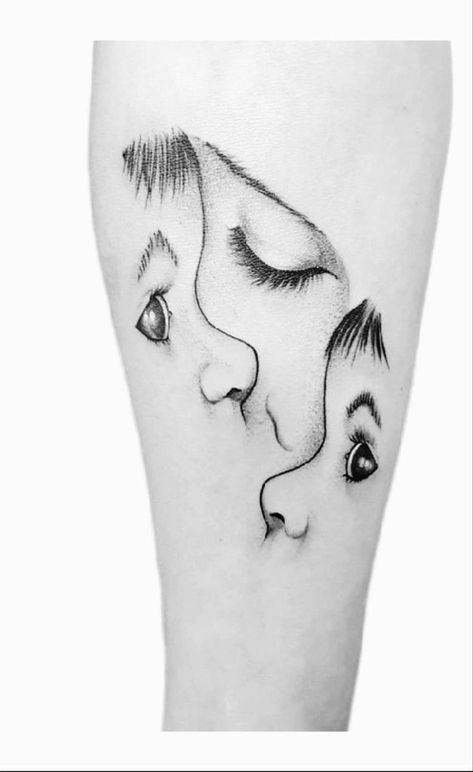 Mutterschaft Tattoos, Mama And Daughter, Twin Tattoos, Tattoo Design For Hand, Daughter Tattoo, Family Tattoo Designs, Mom Tattoo Designs, Mommy Tattoos, Small Pretty Tattoos