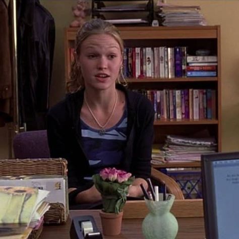 Kat Stanford, Blonde Icons, Bazar Ideas, Film Bro, Comfort Films, Kat Stratford, Early 2000s Aesthetic, Guidance Counselor, Movie Journal