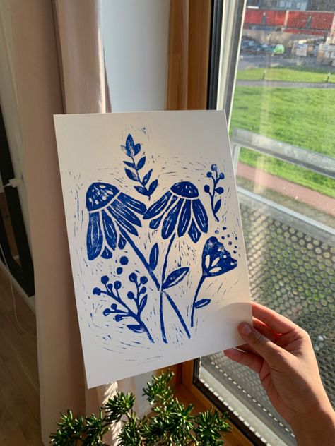 Simple Printmaking Designs, Linoleum Carving Ideas, Relief Printing Ideas Easy, Linoleum Block Print, Linocut Art Ideas Easy, Easy Printmaking Ideas, Linoleum Printmaking Ideas, Simple Linocut Designs, Floral Printmaking