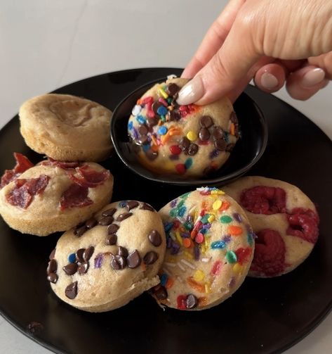 Power Cake Bites with Kodiak Protein Pancakes Mix — Protein Snack Queen Kodiak Muffin Mix Recipes, Kodiak Protein Pancakes, Waffle Mix Recipes, Muffin Mix Recipe, Kodiak Cakes Recipe, Pancake Mix Recipe, Protein Pancake Mix, Pancake Mix Recipes, Pancake Bites