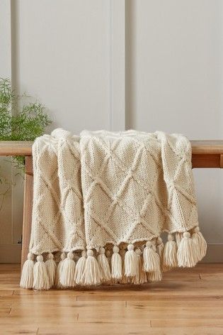 Knit Bedspread, Throw Photography, Unique Crochet Blanket, Chunky Cable Knit Throw, Frame Cottage, Textured Throw Blanket, Beige Throws, Boho Throw Blanket, Cream Throw