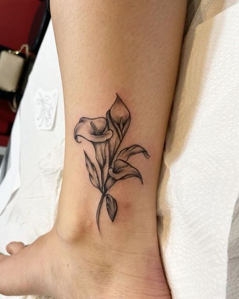 Calla Lilies Tattoo, Tiger Lily Tattoo, Calla Lily Tattoo, Lilies Tattoo, Lilly Flower Tattoo, Feminine Thigh Tattoos, Floral Watercolor Tattoo, Tiger Lily Tattoos, Lillies Tattoo