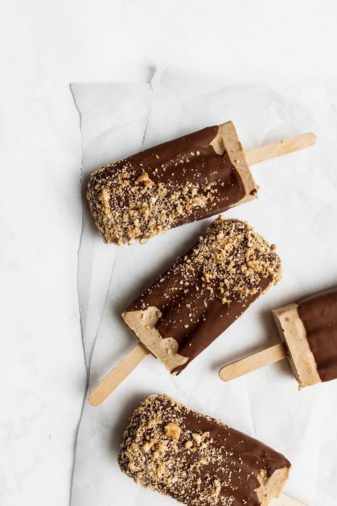 Chocolate Covered Popsicles, February Baking, Popsicle Photography, Peanut Butter Banana Ice Cream, Iced Cream, Banana Popsicles, Banana Pops, Cracker Toffee, Ice Lollies