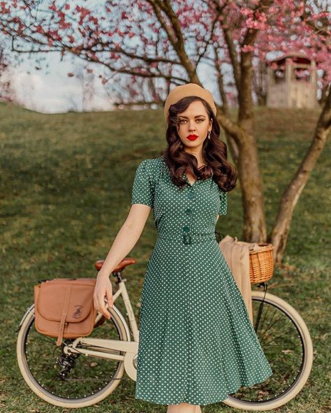 Wartime Fashion, 1940s Fashion Women, 1940s Fashion Dresses, 1940s Outfits, 50s Outfits, 40s Dress, Shirtwaist Dress, Natural Fibre, 1940s Dresses