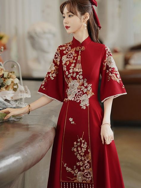 Chinese Style Wedding Dress, Cheongsam Wedding Dress, Casual Sundresses, Cheongsam Wedding, Chinese Fancy Dress, Short Dresses For Women, Cheongsam Modern, Chinese Wedding Dress, Chinese Style Dress