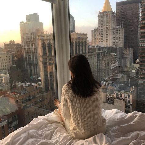 我爱你 - i don't own any of these pictures!! #aléatoire # Aléatoire # amreading # books # wattpad Apartment Aesthetic, The Window, Cityscape, The City, Apartment, New York, Bed