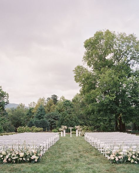 Fall Wedding Photography, Fall Wedding Color Palette, Charlottesville Wedding, Fall Wedding Cakes, Inn Wedding, Garden Party Wedding, Luxury Wedding Planner, Wedding Top, Martha Stewart Weddings