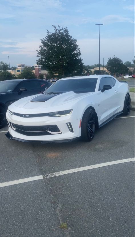 white camaro rs White Camaro Ss, White Camaro, Hello Kitty Gifts, Camaro Rs, Camaro Zl1, Best Luxury Cars, Pretty Cars, Camaro Ss, Money And Happiness