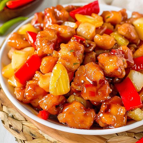 How to Make Sweet and Sour Chicken at Home - Charm Recipes How To Make Sweet And Sour Chicken, Sweat And Sour Chicken, Sweet N Sour Sauce Recipe, Apple Chicken, Sweet And Sour Chicken, Sweet Sour Chicken, Chinese Cooking Recipes, Sweet N Sour Chicken, Easy Chinese Recipes