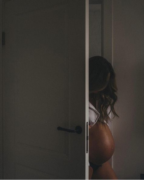 Pregnant Mirror Selfie, Moody Maternity Shoot, Pregnancy Photo, Maternity Shoot, Pregnancy Shoot, Pregnancy Photos, Baby Photos, Mirror Selfie, Mirror