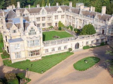 بيوت ملكية, English Manor Houses, Country Hotel, English Manor, Castle Hotel, Castle House, Luxury Homes Dream Houses, Stately Home, Downton Abbey