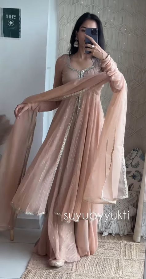 Plazo Saree Design, Sharara Engagement Look, Pink Suit Designs Indian Style, Saree Looks Aesthetic, Aesthetic Suits For Women Indian, Suit Ideas For Women Indian Wedding, Aesthetic Kurti Design, Simple Indian Suits Classy, Traditional Dresses For Diwali