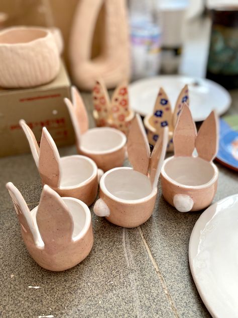 Easter Clay Projects For Kids, Ceramic Easter Ideas, Spring Pottery Ideas, Easter Ceramics Ideas, Easter Clay Ideas, Easter Pottery Ideas, Das Clay Ideas, Easter Ceramics, Spring Pottery