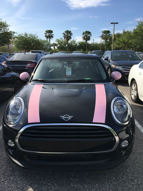 Girly Mini Cooper, Mini Cooper Pink Interior, Purple Mini Cooper, Minicooper Mini Coopers, Cute Mini Cooper, Jeep Wrangler Matte Black, Pink Mini Cooper, Mini Cooper Aesthetic, Pink Mini Coopers