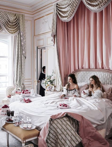 Estilo Kitsch, Vogue Us, Room Deco, Cool Ideas, Breakfast In Bed, Grand Hotel, Marie Antoinette, My New Room, Luxury Life