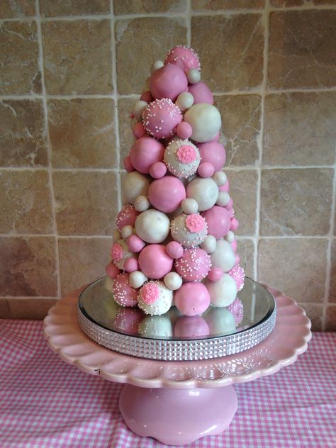 Pink and white themed mini cake ball tower Cake Ball Cake, Cake Pop Tower, Chocolate Explosion Cake, Cake Tower, Cake Pop Designs, Cake Bridal, Cake Pop Decorating, Party Sweets, Pastel Cakes