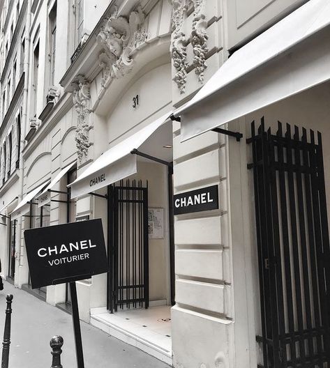 chanel Font Canva Lettering, Colours Palette, Estilo Blair Waldorf, Blair Waldorf Gossip Girl, Chanel Boutique, Neoclassical Architecture, Fotografi Vintage, Living In Paris, Blair Waldorf