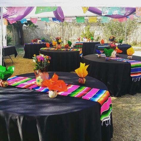 Mexican Theme Main Table Decor, Mexican Mothers Day Party, Sweet 16 Mexican Theme, Black Mexican Theme Party, Mexican Theme Birthday Party Decorations, Mexican Theme Party Decorations For Men, Margarita Party Decorations, Mexican Theme Centerpieces Ideas, Mexican Theme Quince