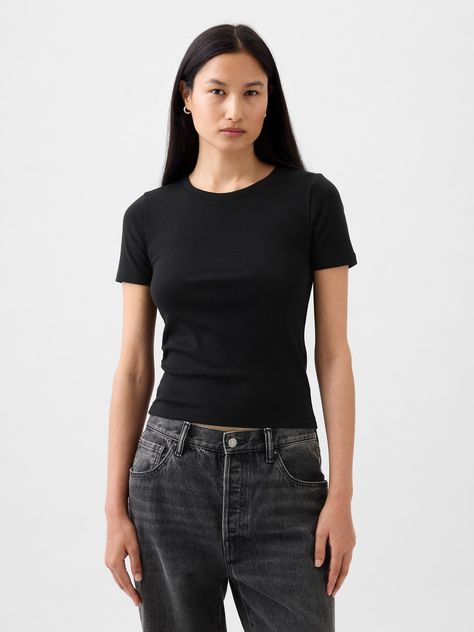 Supersoft modal-blend, slightly cropped T-shirt.  Crewneck.  Short sleeves.  * Fit: Stretch-to-Fit.  Slim & stretchy that forms to your shape.  Slightly cropped, hits at the waist.  Models wearing Gap Black Tshirt Outfit, Teaching Clothes, Black Crop Tee, Slim Fit Crop Top, Teaching Outfits, Cropped T Shirt, Tshirt Outfits, Styling Ideas, Crop Tshirt