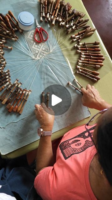 Bobbin Lace Making, How To Make Lace, Belgian Lace, Bobbin Lace Tutorial, Bobin Lace, Lace Bobbins, Embroidery Bobbins, Cluny Lace, Bobin Dantel