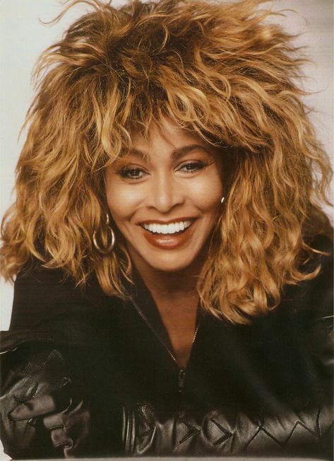 Vahva nainen ja ääni.   Tina Turner Born Anna Mae Bullock November Singer Phylicia Rashad, Belinda Carlisle, Nina Hagen, Pat Benatar, Shania Twain, Bette Davis, Sharon Stone, Tina Turner, Rock Legends