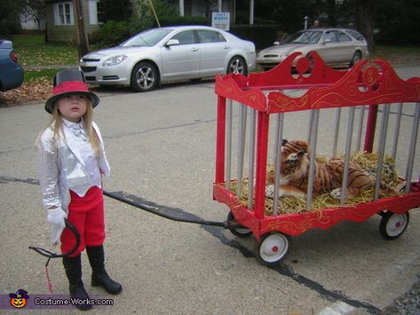 Sandy: Using a wagon I created a cage by using pvc pipe,painted it to look like a circus cage,added a stuffed animal. Circus Cage, Wagon Halloween Costumes, Circus Halloween Costumes, Circus Wagon, Circus Parade, 2015 Halloween Costumes, Ring Master, Halloween Circus, Carnival Themed Party