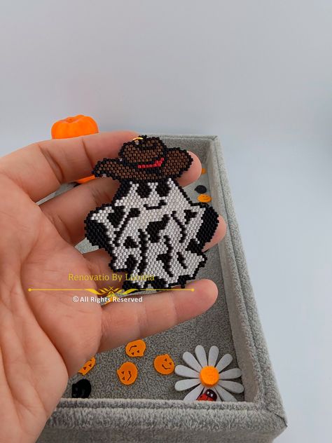 Brick Stitch Halloween Earrings, Brick Stitch Bracelet Pattern, Brick Stitch Pattern Earring, Brick Stitch Tutorial, Diy Seed Bead Earrings, Beaded Banners, Seed Bead Pattern, Bead Loom Pattern, Halloween Beads